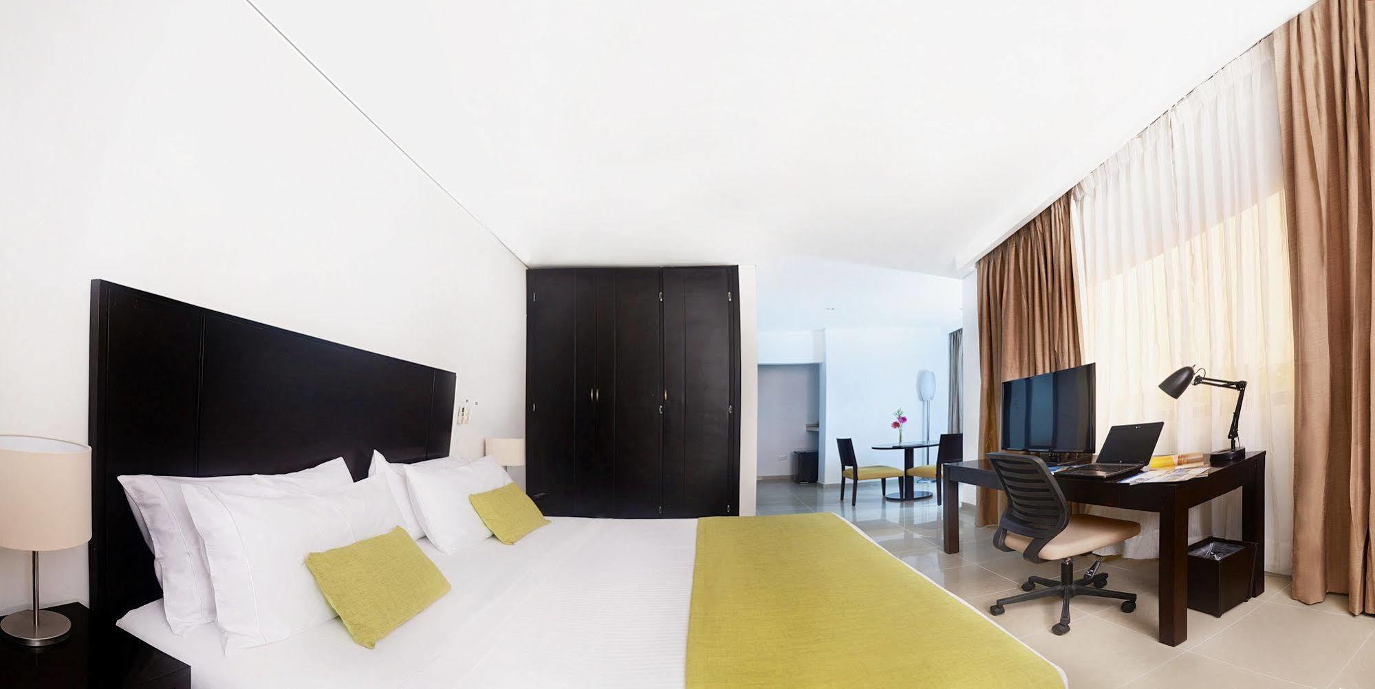 Hotel Millenium バランカベルメハ エクステリア 写真